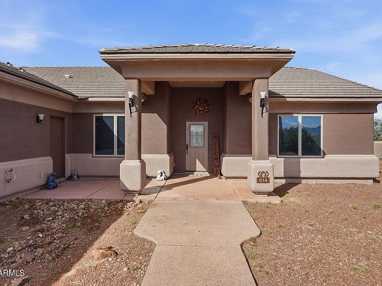 914 E Savino Court photo 4