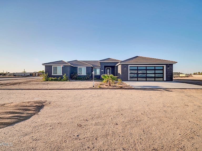 22548 W HUNTINGTON Drive photo 1