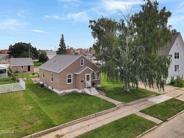 408 Washington Ave photo 1