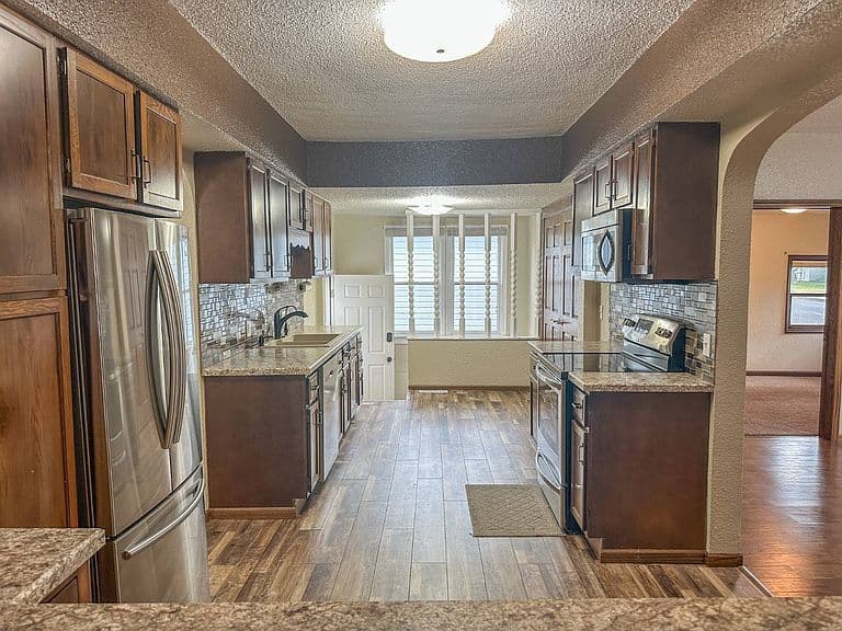 128 E Walnut Ave photo 2