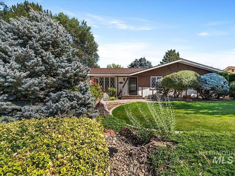 1769 Julie Ln photo 2