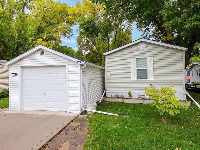 1324 Sandstone Dr photo 3