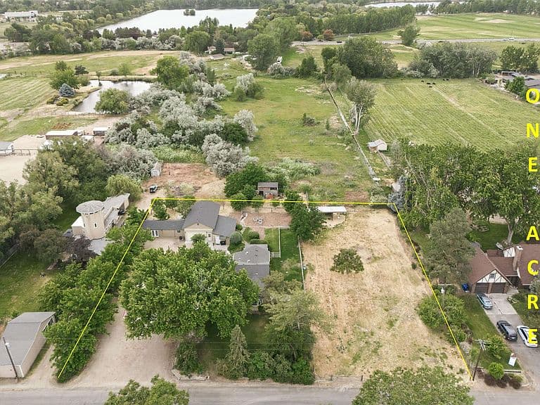 1621 S Artesian Rd photo 2