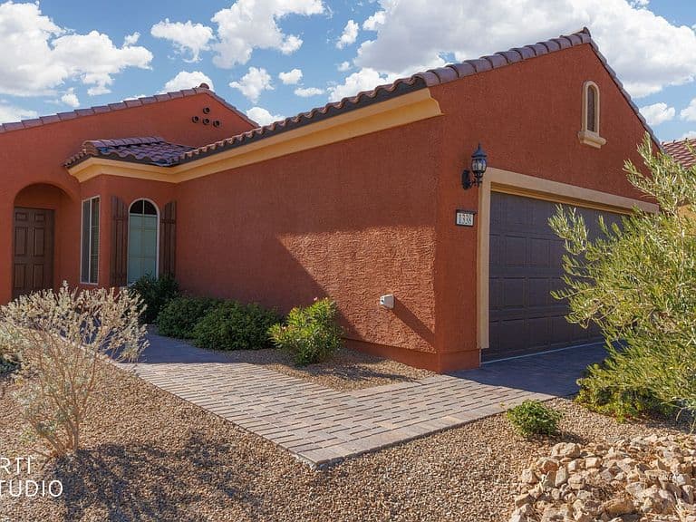 1338 Settlers Way photo 3