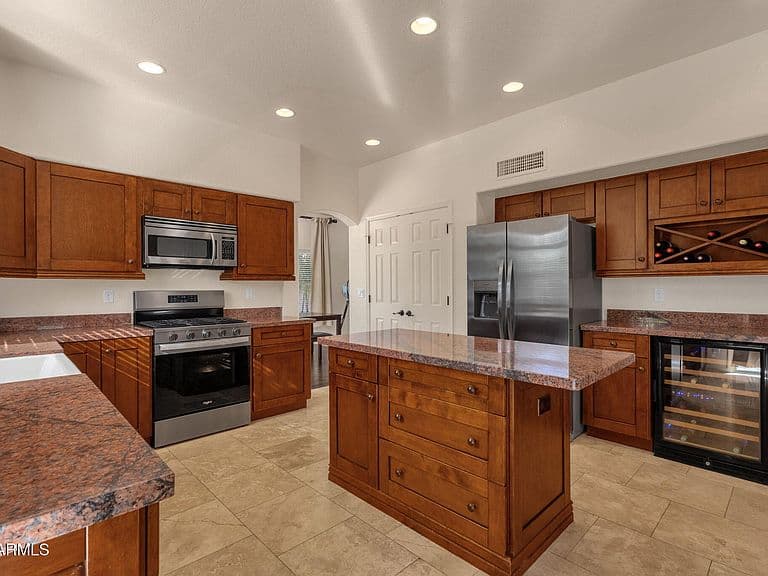 18014 N 50TH Place photo 3