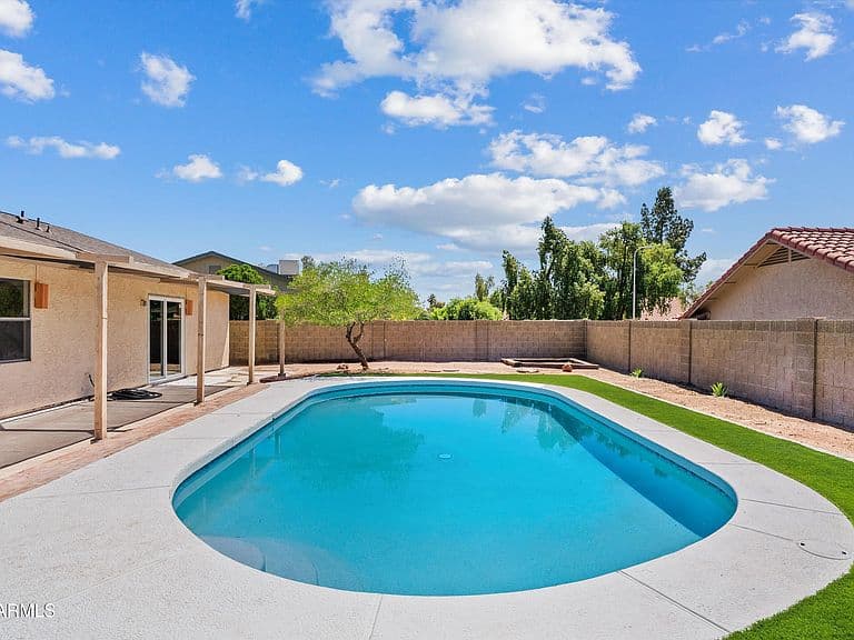 4131 E AHWATUKEE Drive photo 2