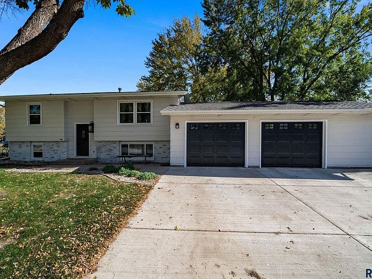 200 Perry Ln photo 2