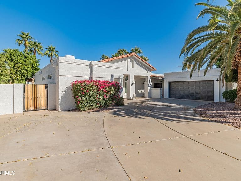 6220 E PARADISE Lane photo 2