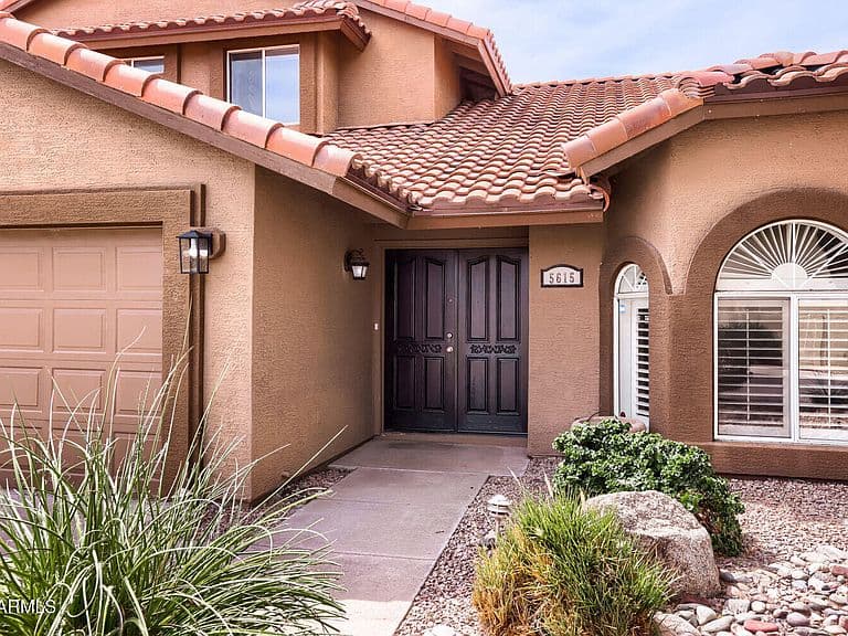 5615 E KINGS Avenue photo 4