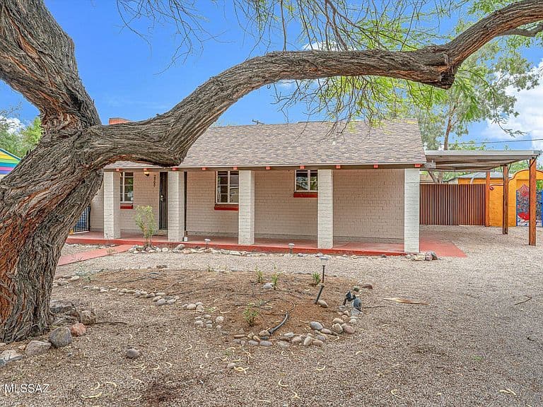 2909 E Lester St photo 2