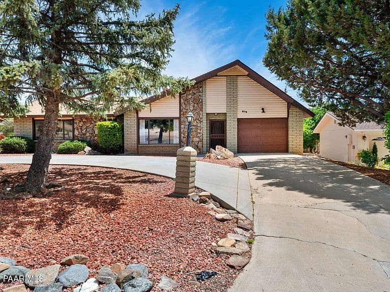 679 Tawa Ct photo 1