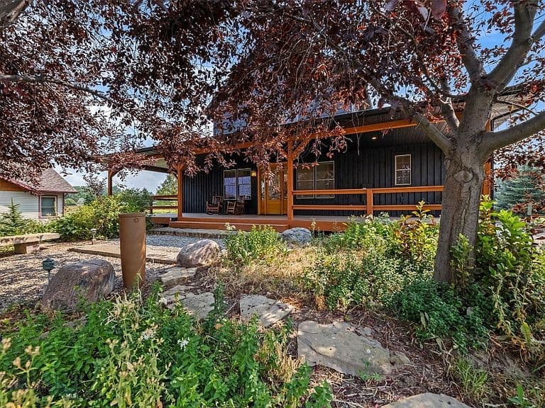 140 Keri St photo 1