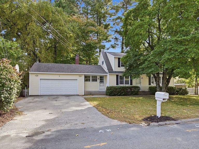 3 Alice Drive photo 1