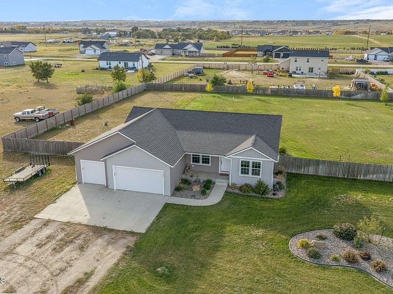 5467 Clear Water Ln photo 1