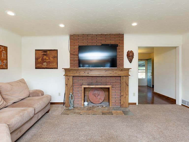 1930 34th St photo 5