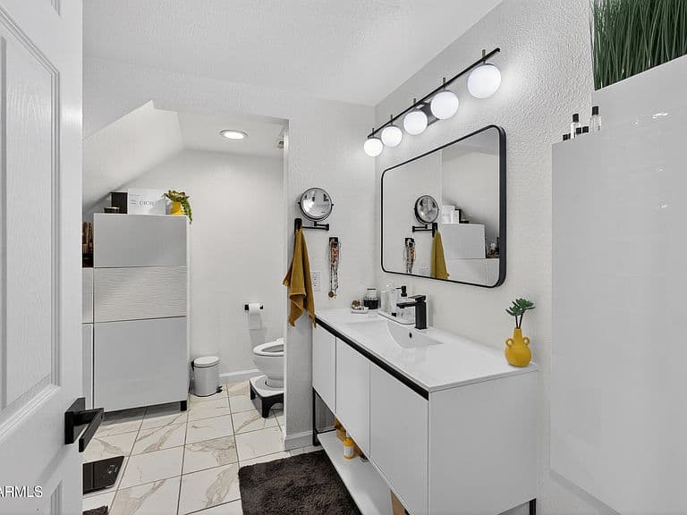 2623 N CARRIAGE Lane photo 5