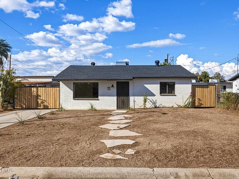 2930 E GRANADA Road photo 1