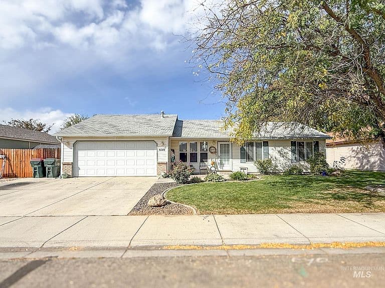 620 E Cougar Dr photo 1
