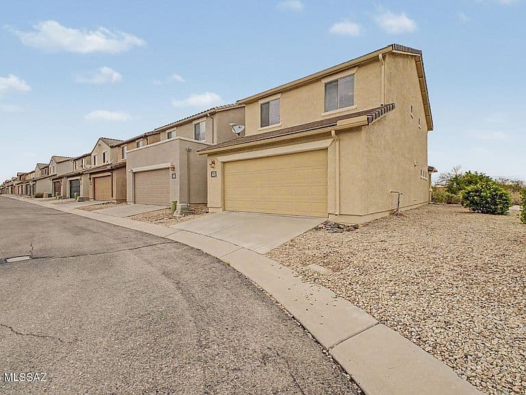 10675 E Singing Canyon Dr photo 2