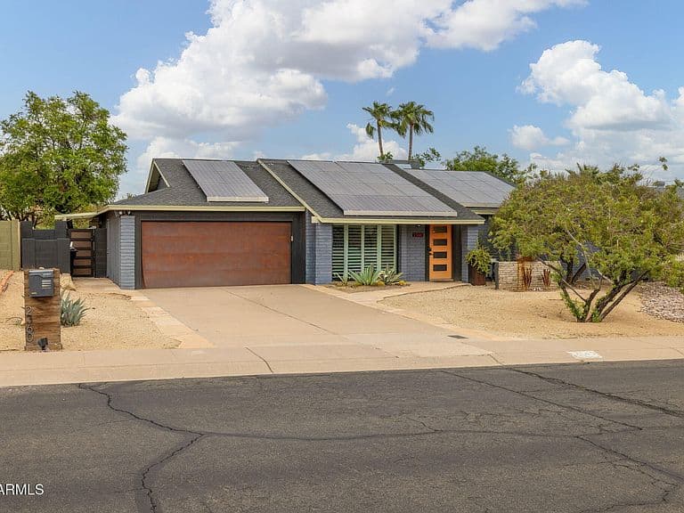 2360 E SAHUARO Drive photo 3