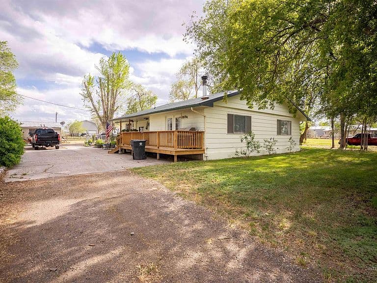 794 Park Ave photo 1