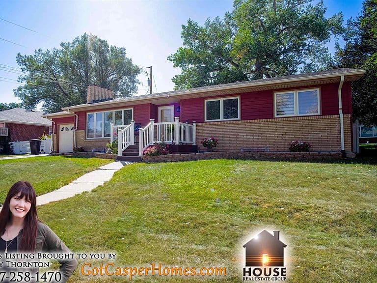 3028 Aspen Dr photo 2