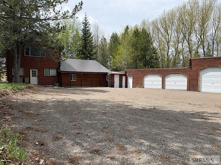 4450 Golden Eagle Dr photo 4
