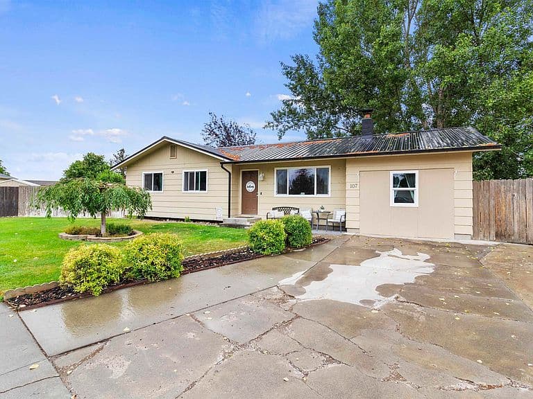 107 Birchwood Cir N photo 3