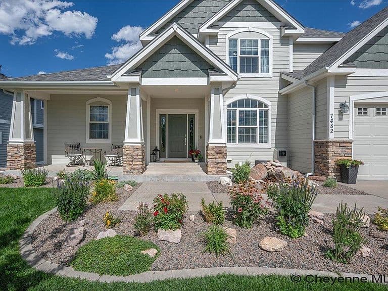 7482 Huntz Dr photo 3