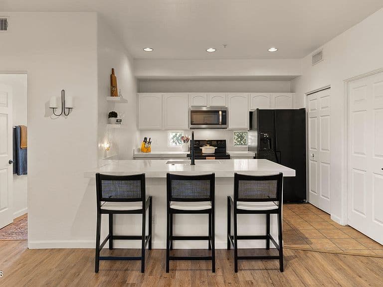 7936 E Wilshire Dr APT 203 photo 4