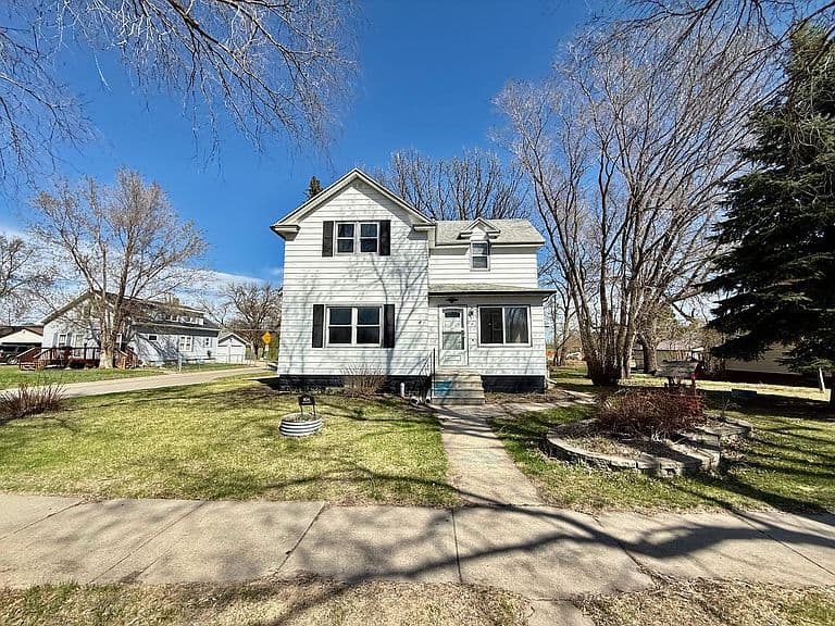 404 2nd St S photo 2