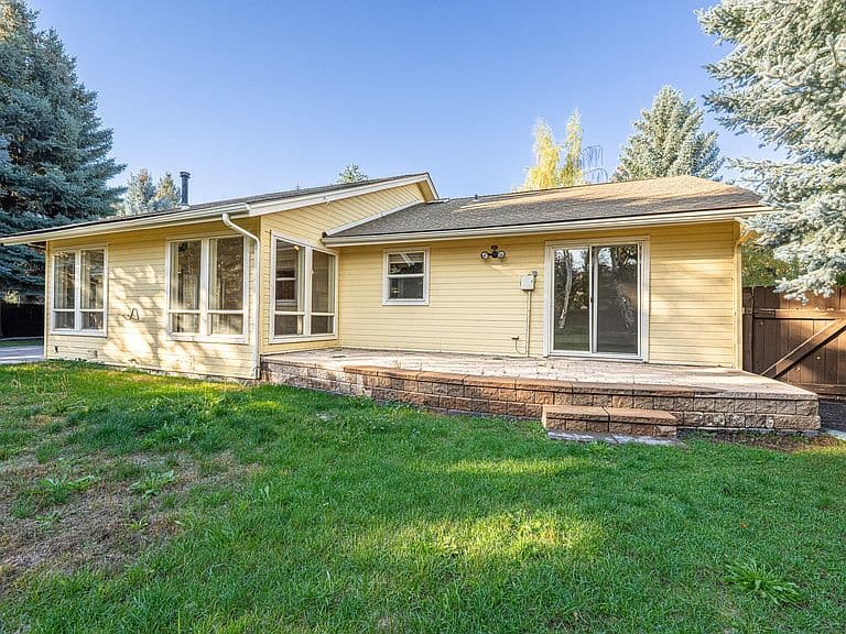 1830 Northridge Dr photo 3