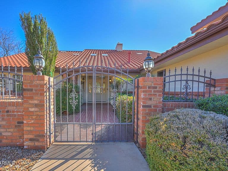 2721 Brewer Dr photo 3