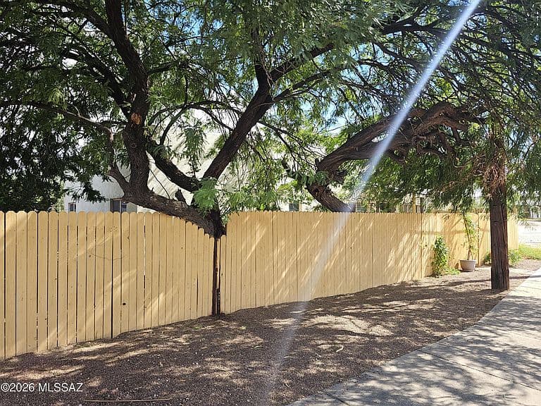 2525 S 8th Ave photo 2