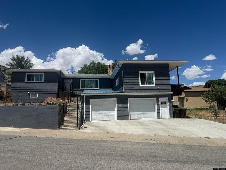 1225 High St photo 2