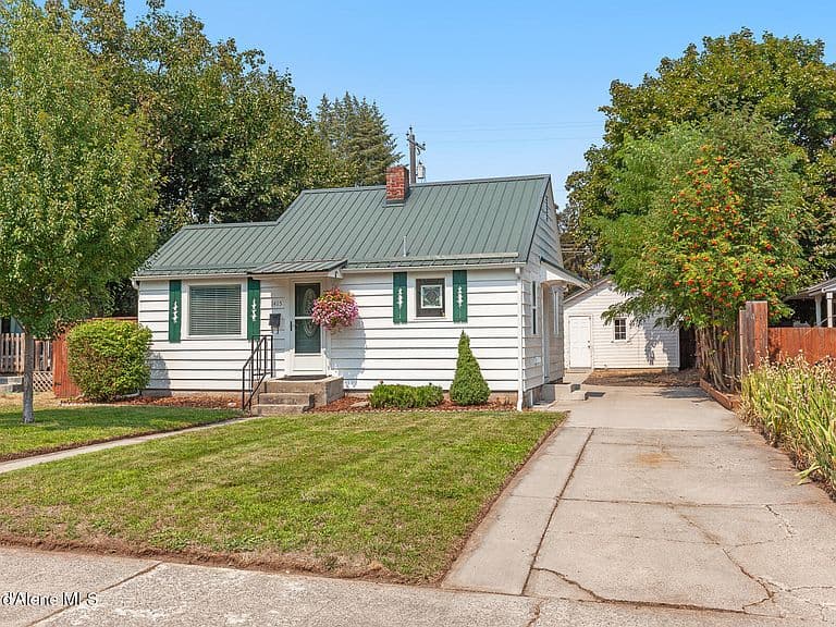 1415 E Front Ave photo 1