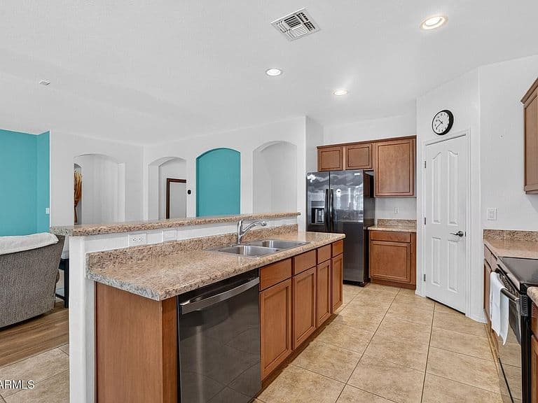 16784 W MAGNOLIA Street photo 3