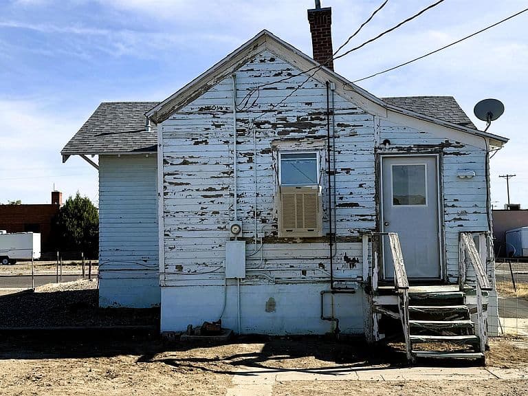 809 Robertson Ave photo 4