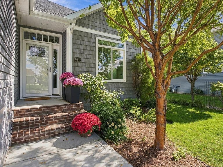 6016 Autumn Dr S photo 3