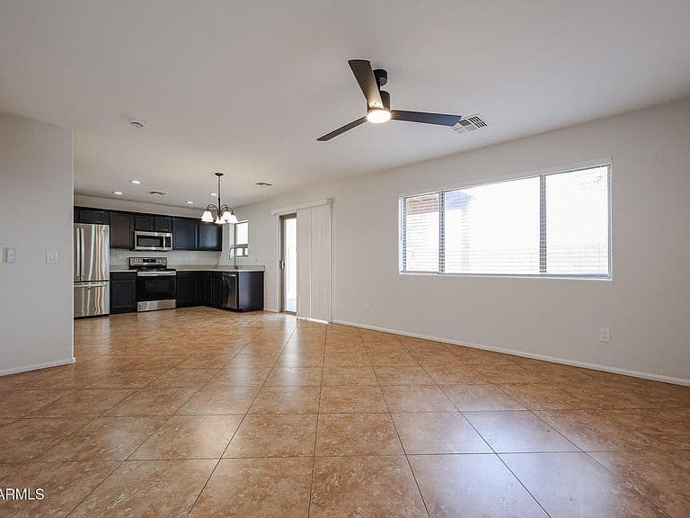 22557 N Davis Way photo 4