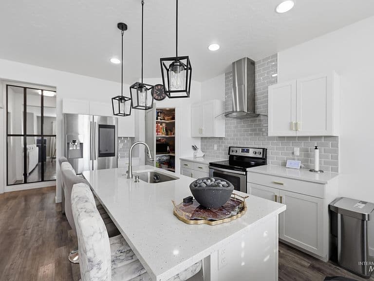 1979 W Bella Ln photo 5