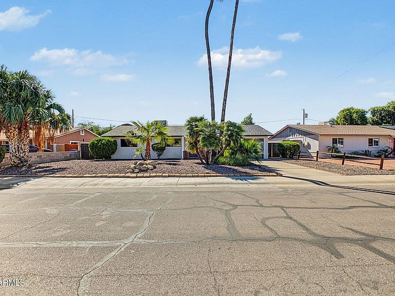 2501 E BLANCHE Drive photo 2