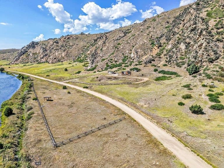 279 N Bear Trap Canyon Rd photo 3