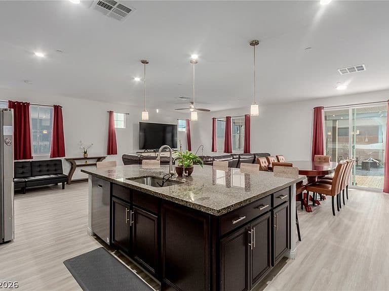 10909 Chipotle Ave photo 4