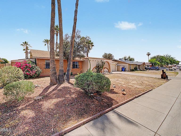 3817 W CHERYL Drive photo 4