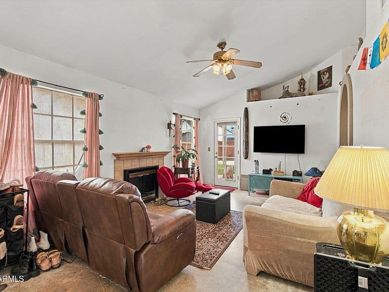 1811 S 39TH Street #4 photo 4