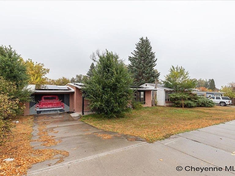 1924 E Pershing Blvd photo 2