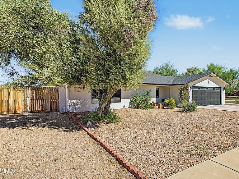 3230 E YUCCA Street photo 3