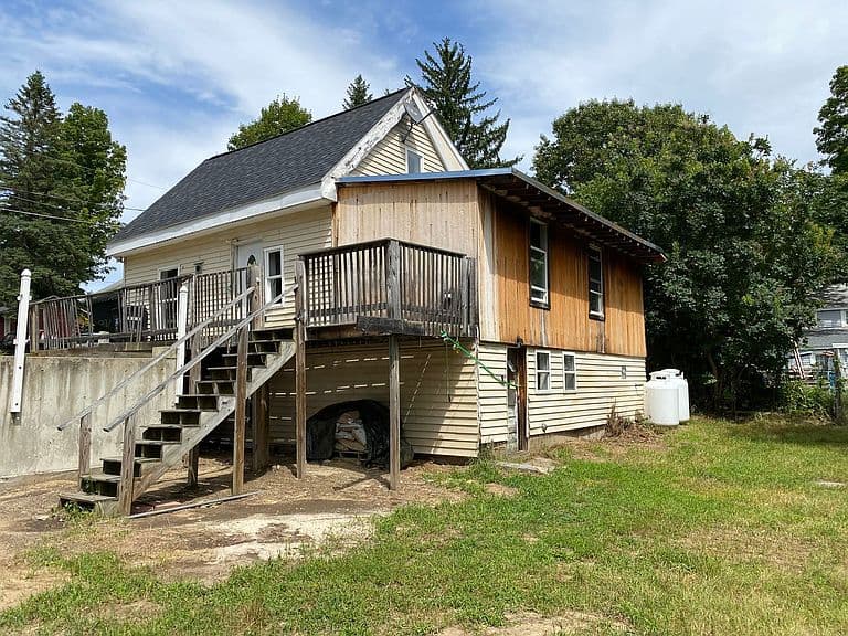 91 munroe Street photo 5