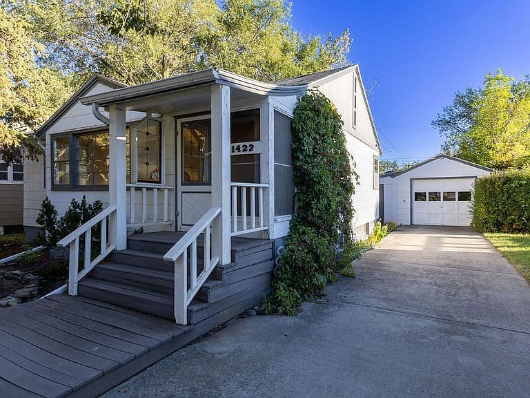 1422 Avenue E photo 2